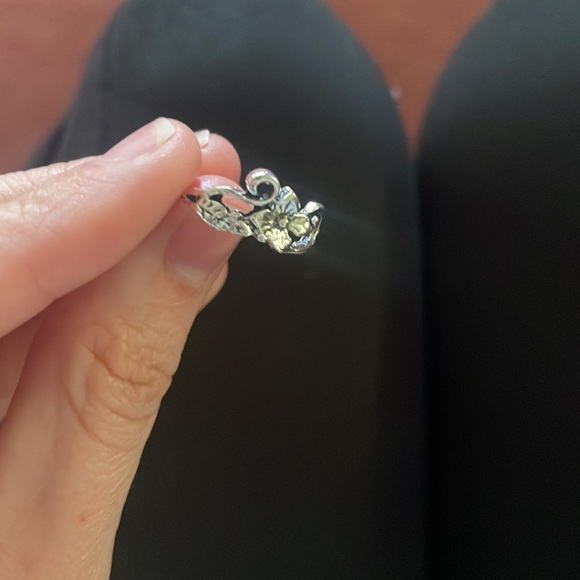 Silver flower ring - Picture 3 of 9